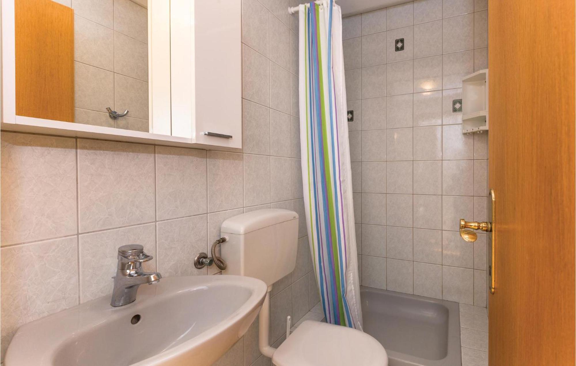 3 Bedroom Amazing Apartment In Макарська Екстер'єр фото