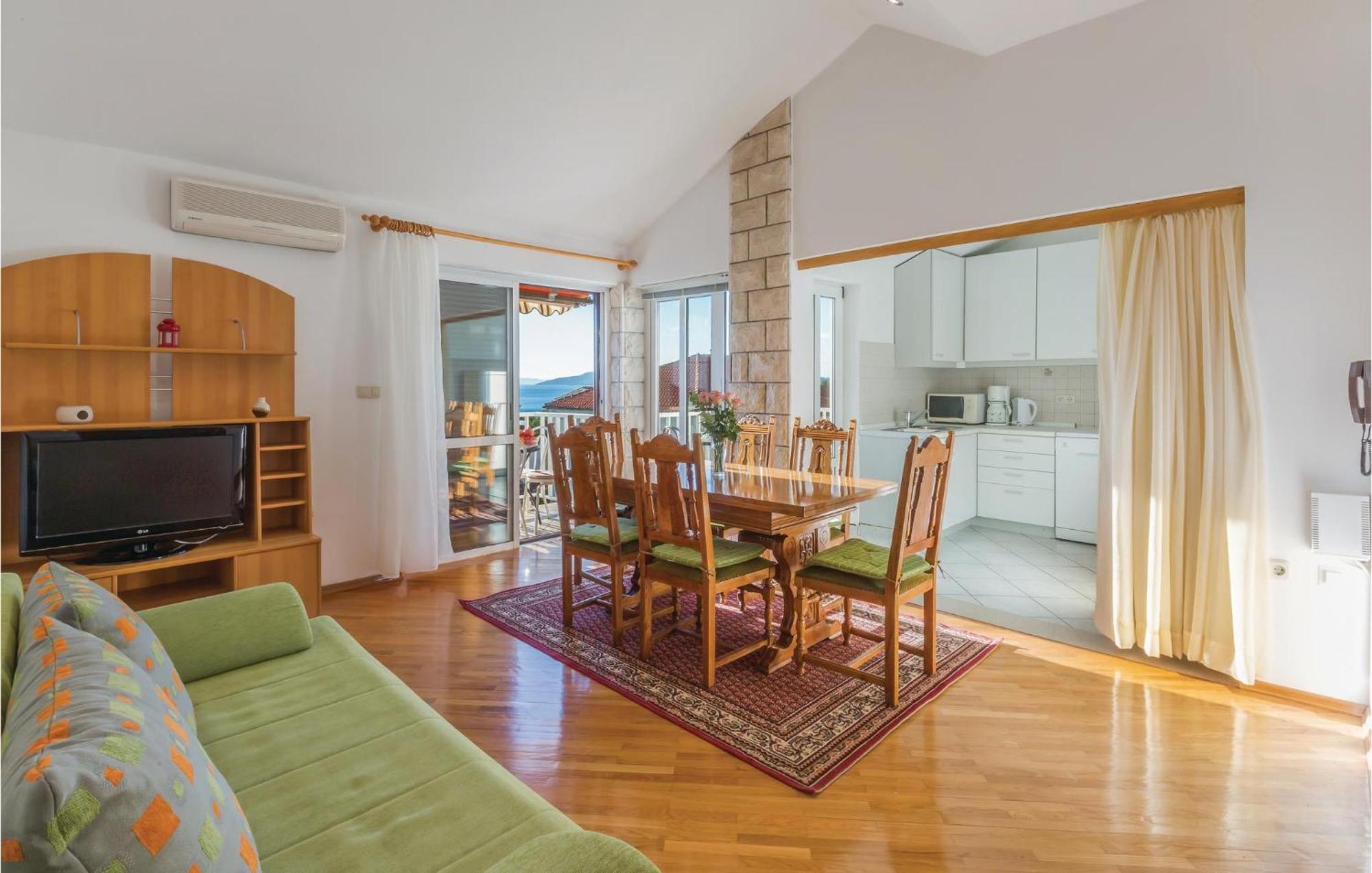 3 Bedroom Amazing Apartment In Макарська Екстер'єр фото